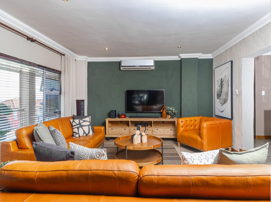 6 Bedroom Property for Sale in Kosmos Ridge North West